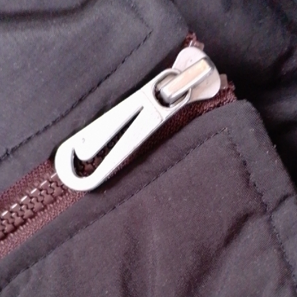 Vintage 90s Nike Men's Black and Brown Puffer Jacket - Picture 9 of 12